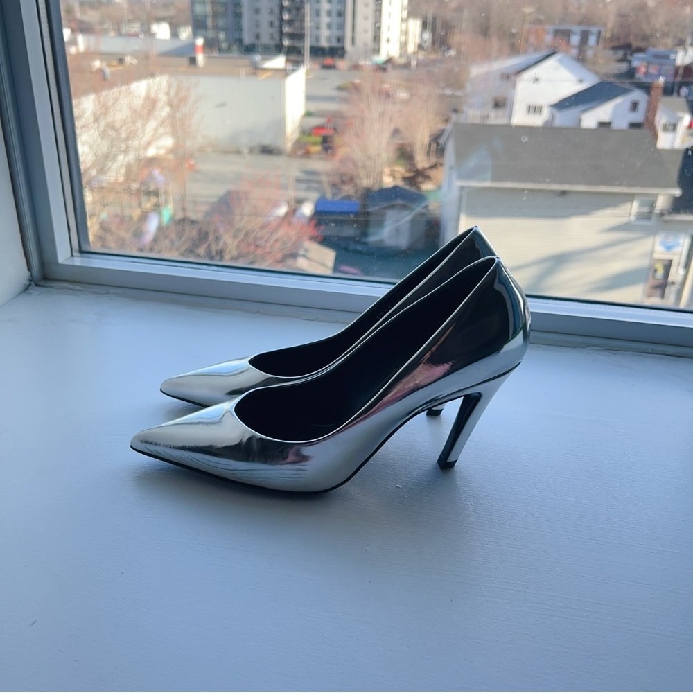 Authentic Balenciaga Heels Silver Metallic Leather Size EU37 Point-Toe Pumps